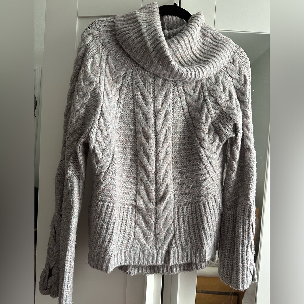 Express Cozy Gray Cable Knit Sweater🌸💕